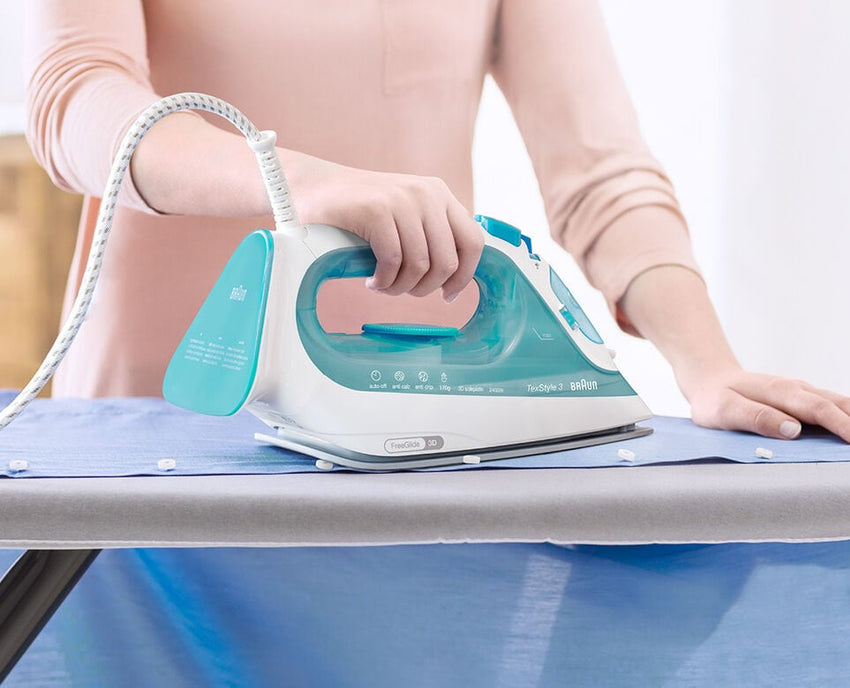 Braun 2350W Steam Iron  FreeGlide SuperCeramic for Smooth Ironing
