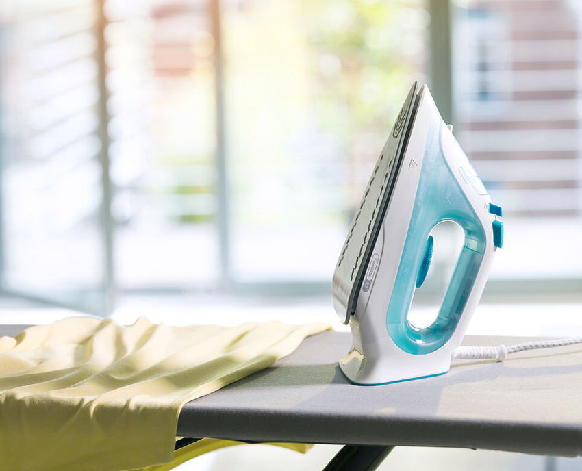 Braun 2350W Steam Iron  FreeGlide SuperCeramic for Smooth Ironing