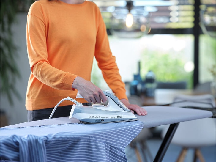 Braun 2700W Steam Iron  Powerful & Professional Wrinkle Removal