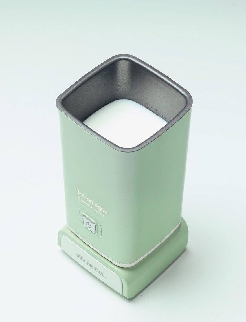 Ariete MOD1344 Vintage Style 1.7L Kettle and Milk Frother Set