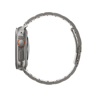 UNIQ OSTA APPLE WATCH STEEL STRAP WITH SELF-ADJUSTABLE LINKS 49/45/44/42MM - TITANIUM (SILVER)