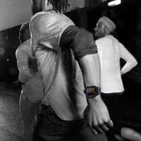 ساعة Apple Watch Ultra 2 GPS + Cellular 49 مم هيكل من التيتانيوم الأسود مع حلقة سوداء - مقاس صغير/متوسط 